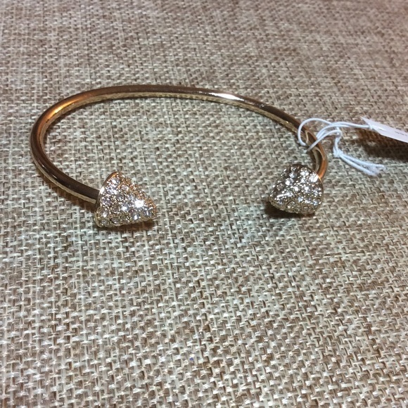 Nwt Goldtone Cuff Crystal Arrowhead Bracelet